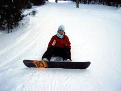 Mirja beim Snowboard fahren